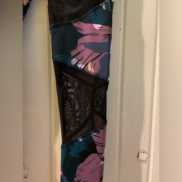 Vs. pink bonded tropical leggings with phone pocket-small EUC - Picture 5 of 8